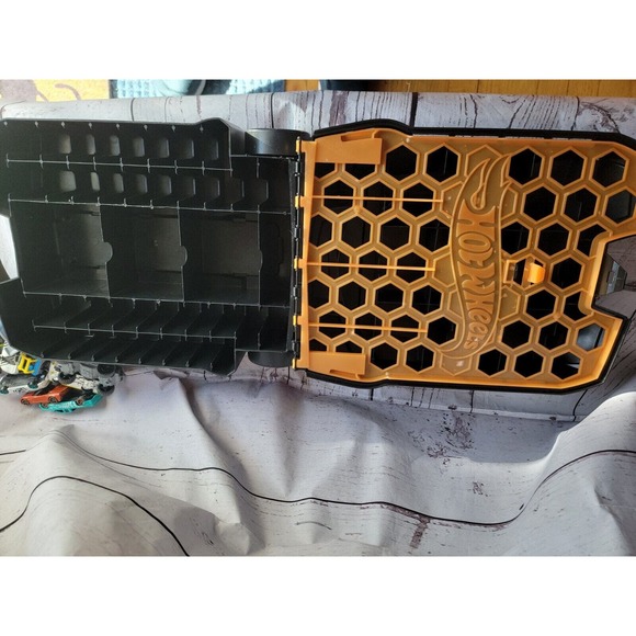 Hot Wheels 100 Car Rolling Storage Case, Retractable Handle + 11 Random Cars - Picture 5 of 12